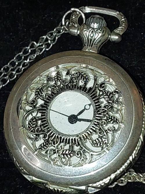 A VINTAGE AND ANTIQUE COLLECTION POCKET WATCHES