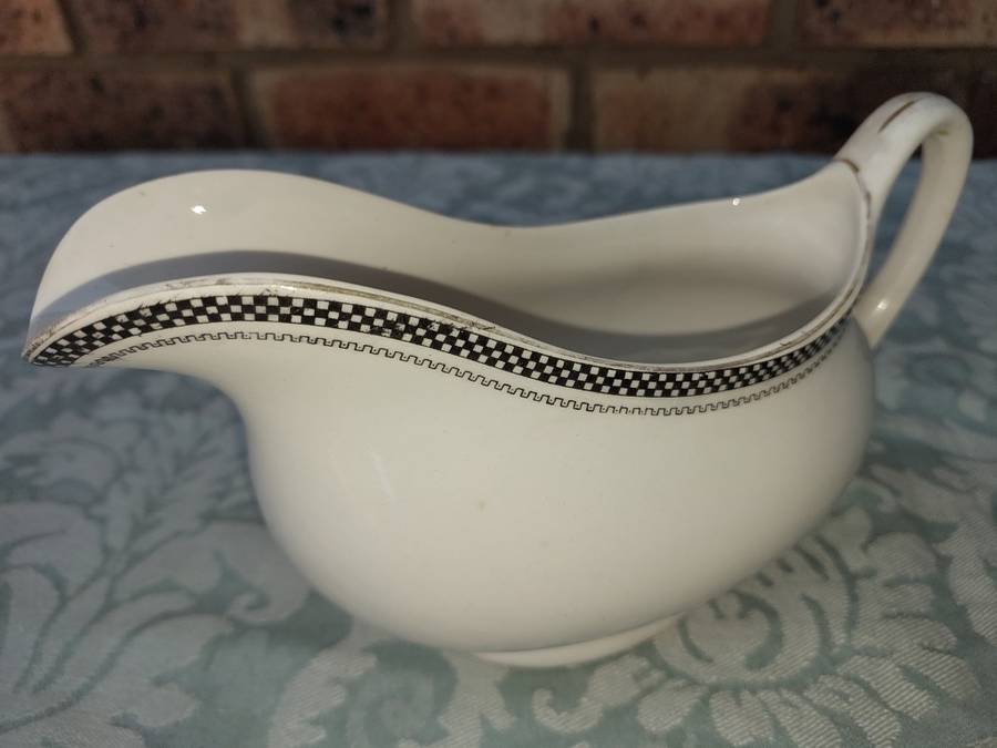 A VINTAGE AND ANTIQUE PORCELAIN JOBLOT