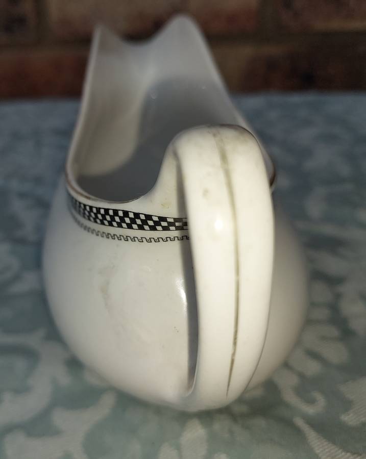 A VINTAGE AND ANTIQUE PORCELAIN JOBLOT