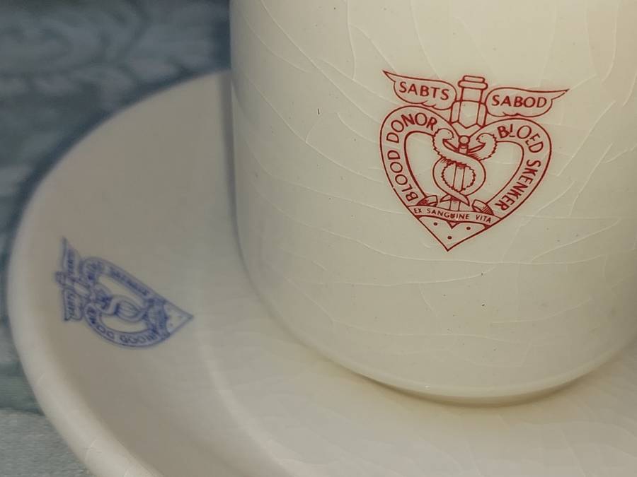 A VINTAGE AND ANTIQUE PORCELAIN JOBLOT