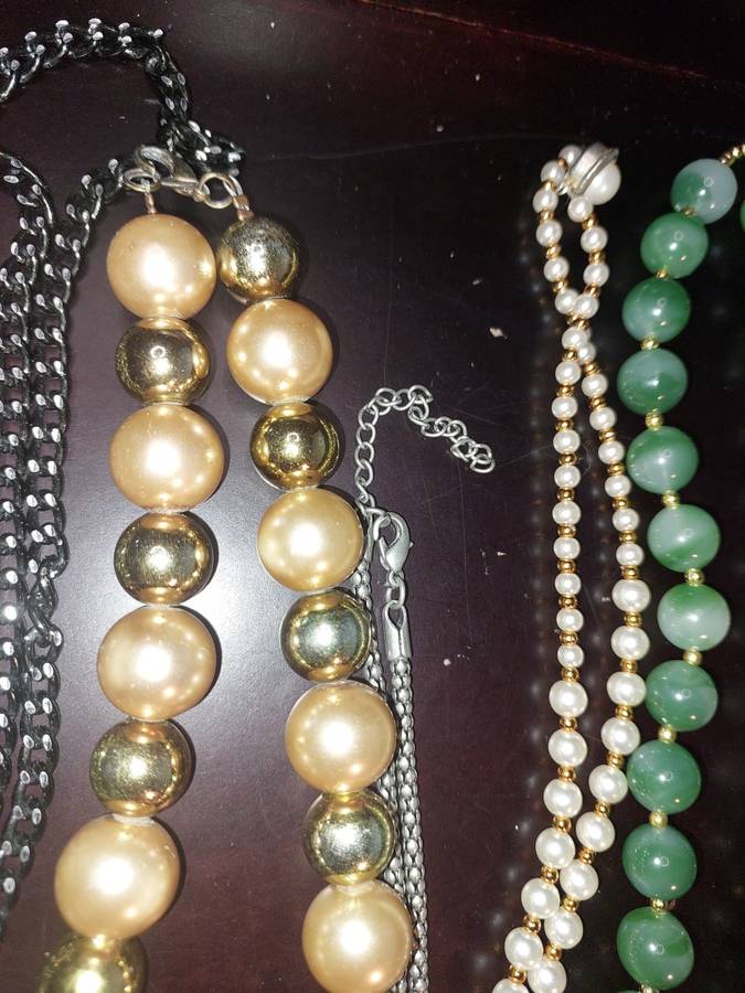 A BULK JOBLOT FASHION  COSTUME NECKLACES SOLD AS IS
