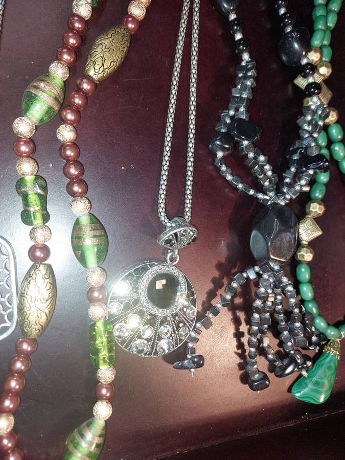 A BULK JOBLOT FASHION  COSTUME NECKLACES SOLD AS IS