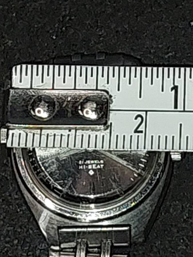 A GENUINE VINTAGE STAINLESS STEEL WOMANS AUTOMATIC SEIKO WRIST WATCH