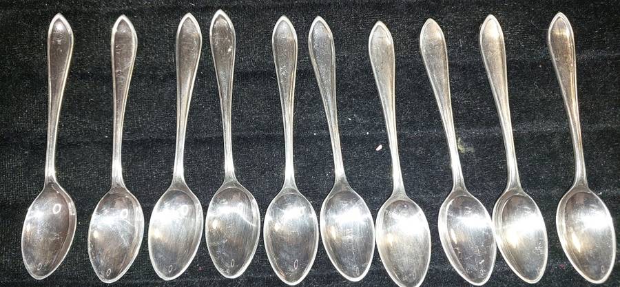 A SET OF 11 LAZAR BROS PRETORIA EPNS SUPERA TEASPOONS