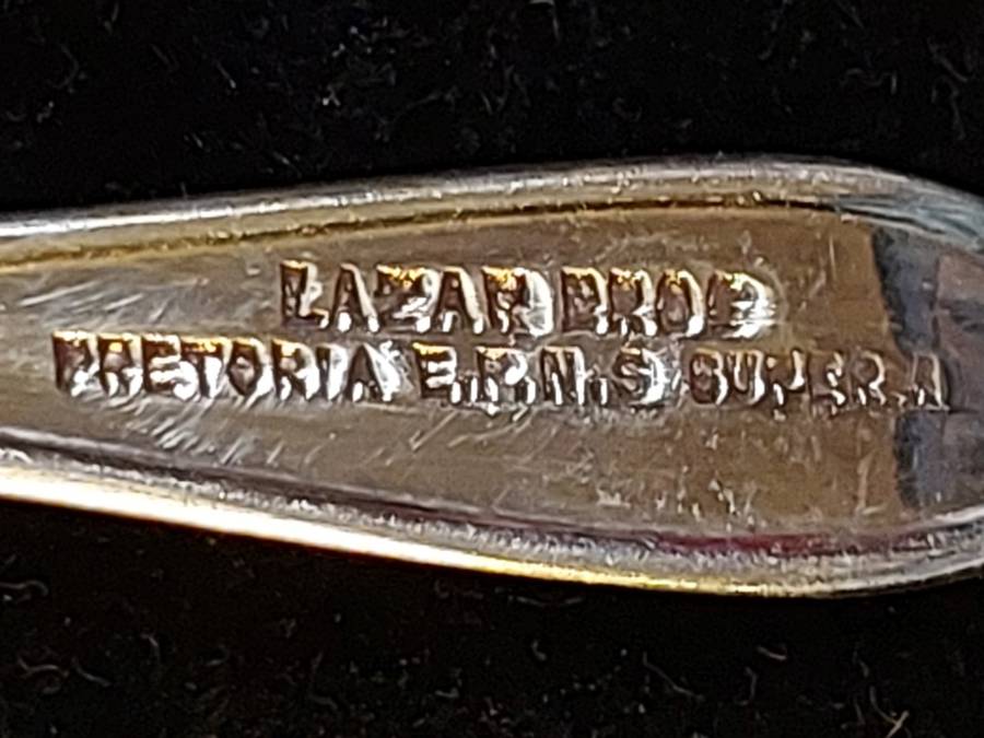 A SET OF 11 LAZAR BROS PRETORIA EPNS SUPERA TEASPOONS