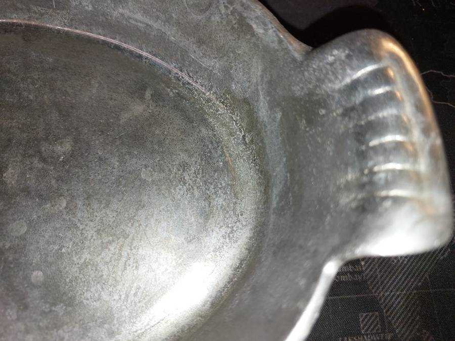 A MIDSIZE CASSEROLE STYLE ALUMINIUM ALLOY SERVING DISH SOLD AS IS