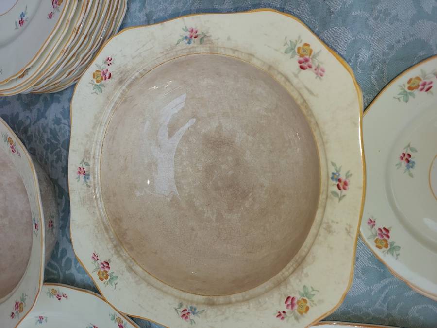 A VINTAGE 30 PIECE BY ALFRED MEAKEN ENGLAND DINNER SET
