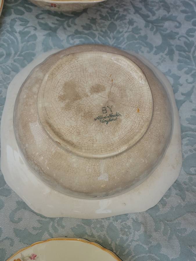 A VINTAGE 30 PIECE BY ALFRED MEAKEN ENGLAND DINNER SET