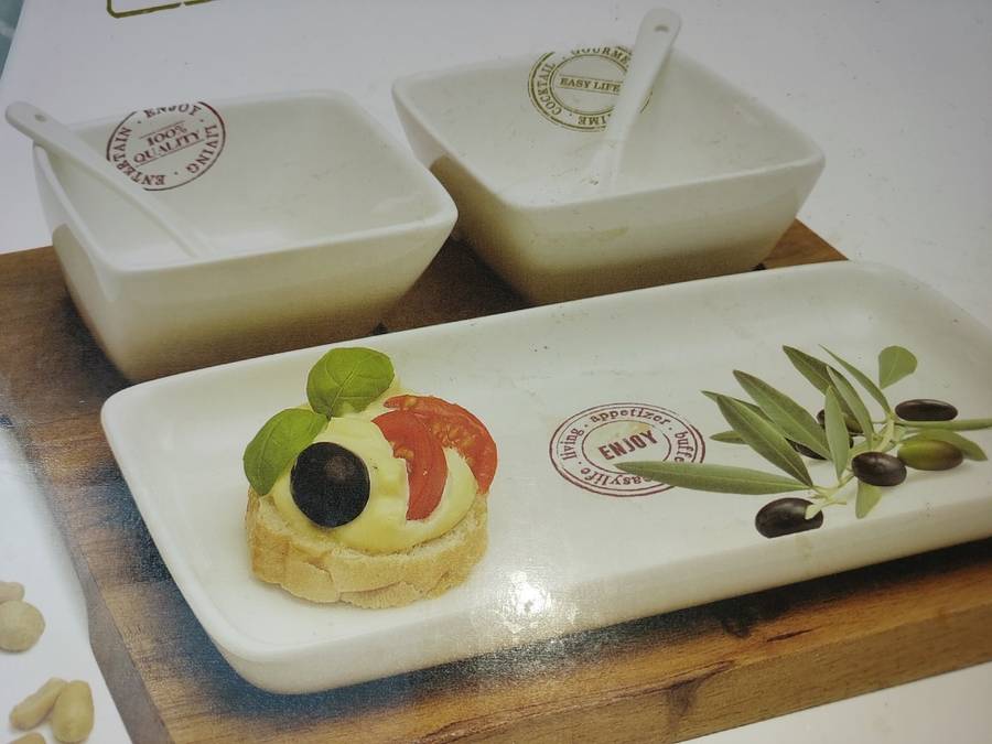A 6 PIECE LOUNGE COLLECTION APPETIZER SET
