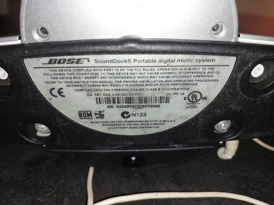 A BOSE DOCKING STATION POWERS UP SOLD AS IS NOT TESTED
