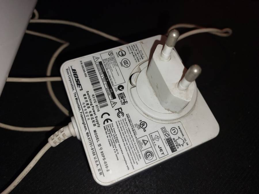 A BOSE DOCKING STATION POWERS UP SOLD AS IS NOT TESTED