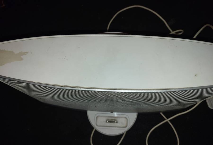 A BOSE DOCKING STATION POWERS UP SOLD AS IS NOT TESTED