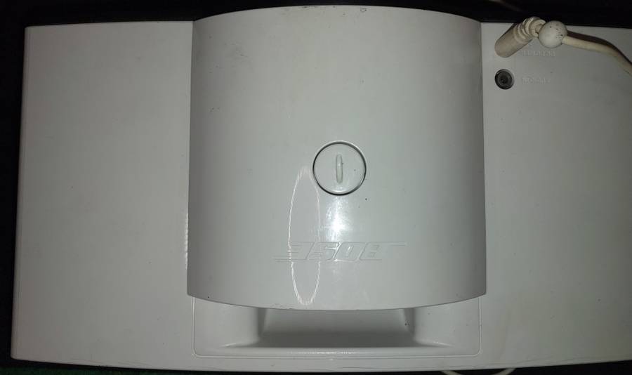 A BOSE DOCKING STATION POWERS UP SOLD AS IS NOT TESTED