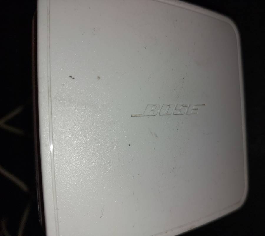 A BOSE DOCKING STATION POWERS UP SOLD AS IS NOT TESTED