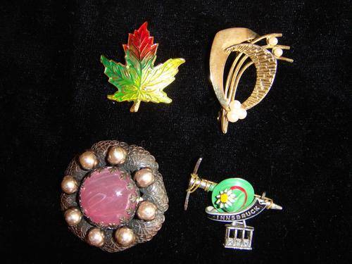 4 ELEGANT BROOCHES