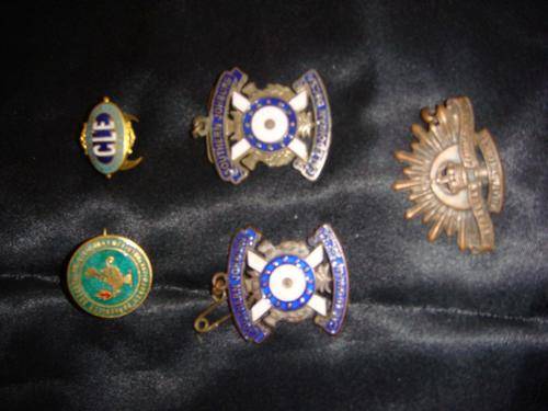 5 VINTAGE PIN BADGES
