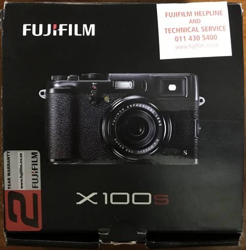 FUJIFILM X100S  - 16 mp APS-C-sized X-Trans CMOS II sensor & EXR Processor II