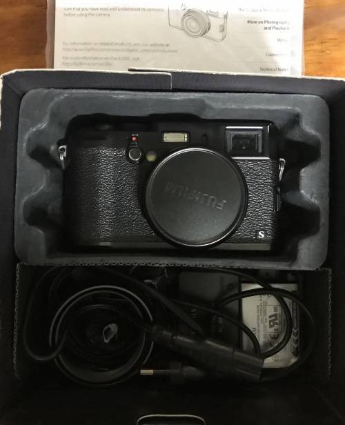FUJIFILM X100S  - 16 mp APS-C-sized X-Trans CMOS II sensor & EXR Processor II