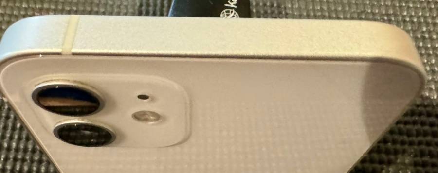 Apple iPhone 12 64GB White (Good condition, some signs of use. Works perfectly) See Pics