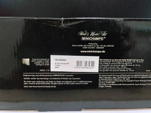 Minichamps 1:18th scale B-A-R Honda Takuma Sato 2005 prt 100 050004