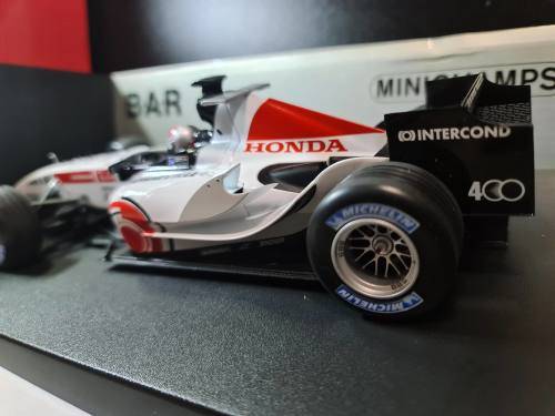 Minichamps 1:18th scale B-A-R Honda Takuma Sato 2005 prt 100 050004
