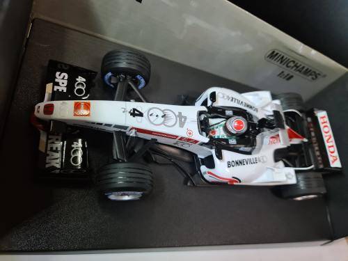 Minichamps 1:18th scale B-A-R Honda Takuma Sato 2005 prt 100 050004