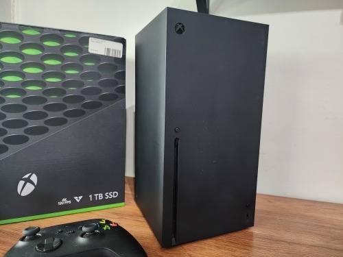 XBox Series X 1TB ssd with all cables, remote and box