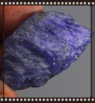 Large Rough Mineral Specimen Tanzanite 150cts 31mmx 26 mm x 15mm