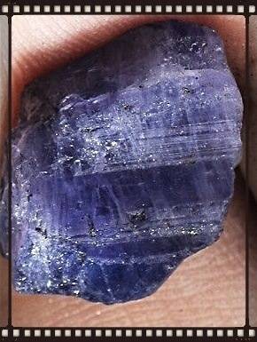 Large Rough Mineral Specimen 190 cts 30mm x 30 mm x 20 mm ap