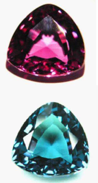 8.90CTS WONDERFUL RUSSIAN COLOUR CHANGE ALEXANDRITE TRILLION GEM
