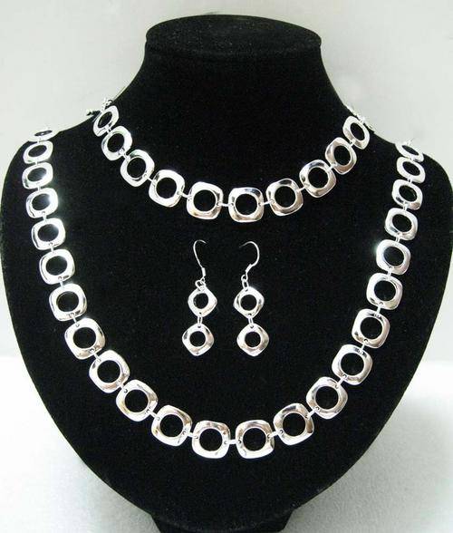 SUPER SPECIAL! NECKLACE/BRACELET/EARRINGS 925 STERLING SILVER STAMPED.1ST TIME EVER ON R1 AUCTION !!