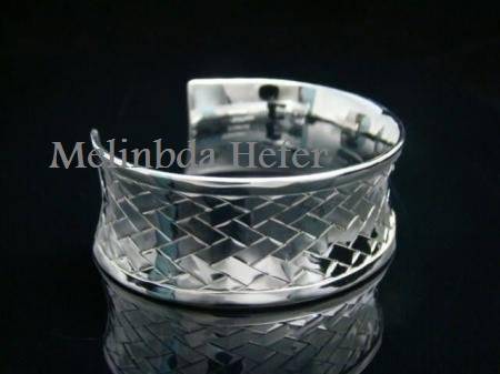 NEW STOCK... PLEASE LOOK!!  925 silver stamped Bangle!   NEVER BEFORE FOR R1-00!!!!