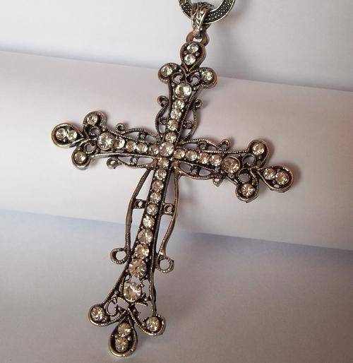 This is unbelievable BEAUTIFUL Necklace ---- FIRST TIME EVER ON R1 AUCTION ---!!! BID NOW!!!!