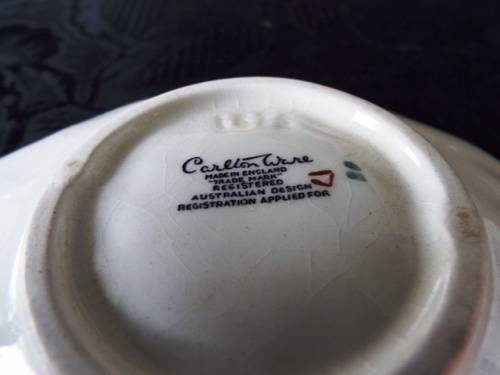 COLLECTABLE CARLTON WARE  LEAF DISH