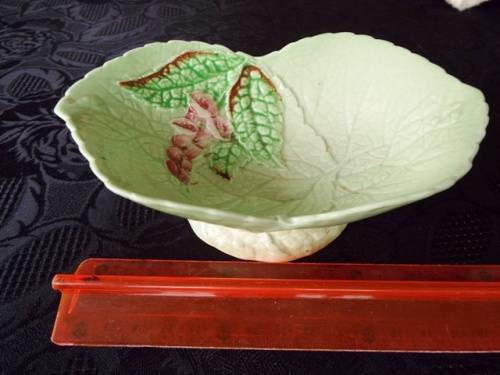 COLLECTABLE CARLTON WARE  LEAF DISH