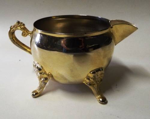 VERY NICE BRASS COLOURED METAL TEA POT, SUGAR BOWL, MILK JUG ON TRAY