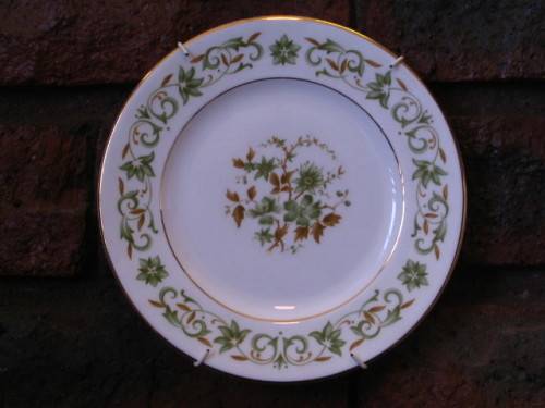"ROYAL ALBERT" REPLACEMENT / COLLECTIBLE TEA PLATE.