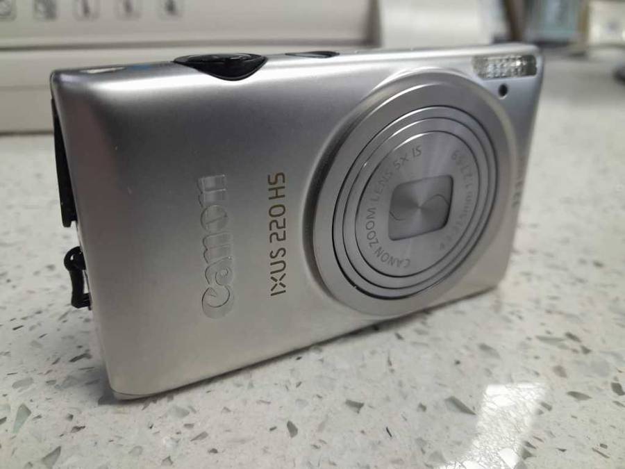 Canon IXUS 220HS