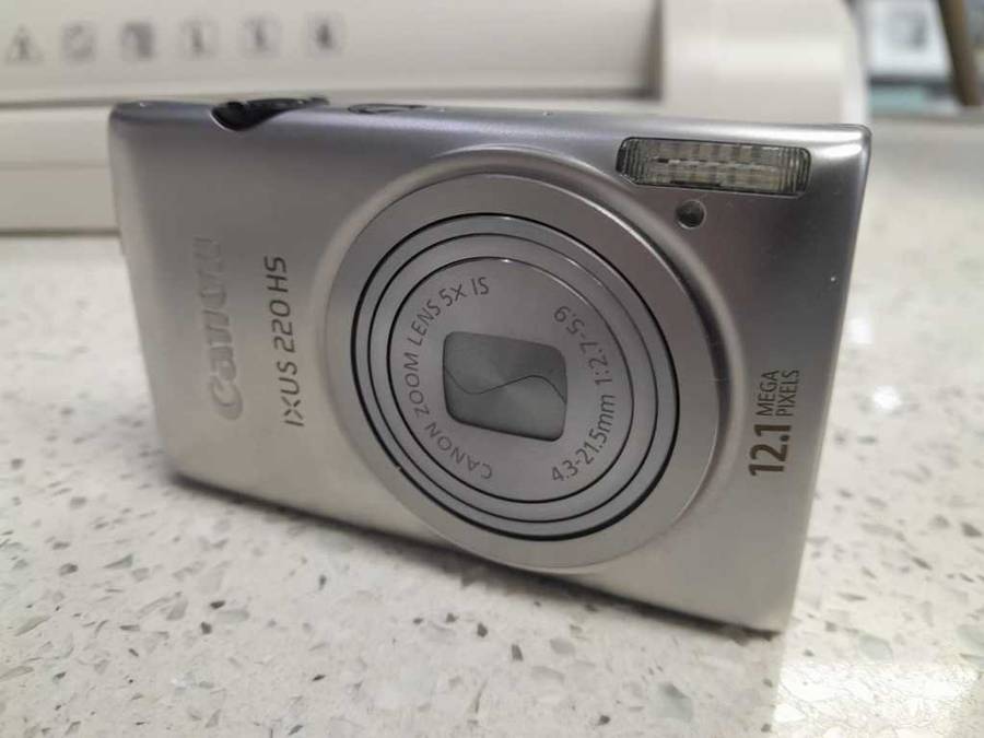 Canon IXUS 220HS
