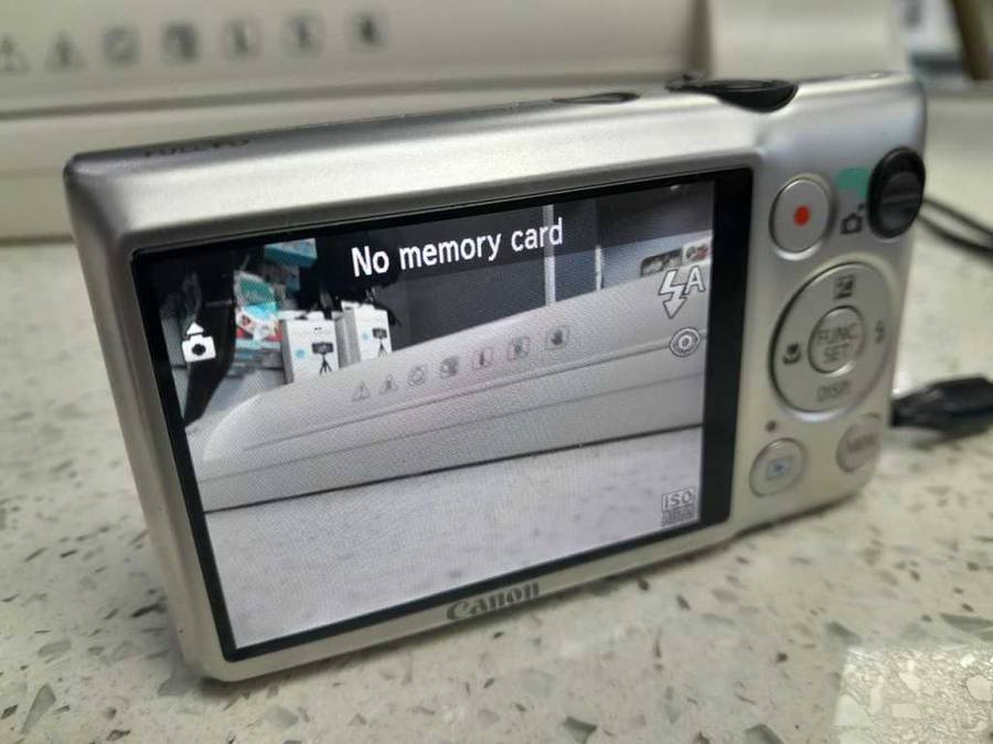 Canon IXUS 220HS