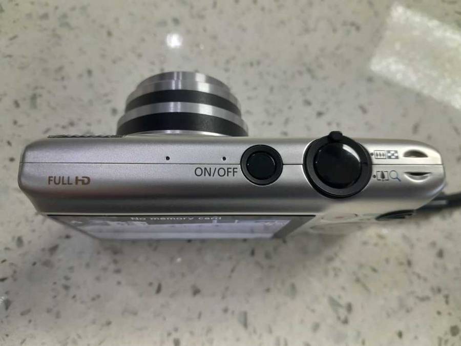 Canon IXUS 220HS