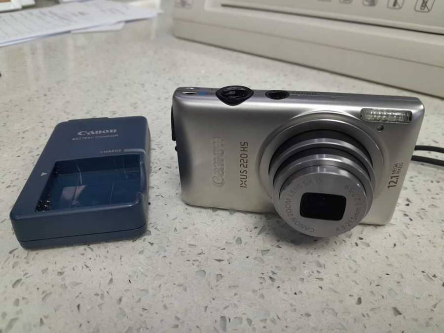 Canon IXUS 220HS