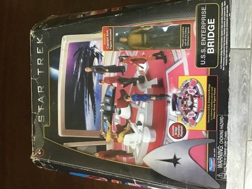 STAR TREK U.S.S.ENTERPRISE BRIDGE WITH BONUS CAPTAIN KIRK