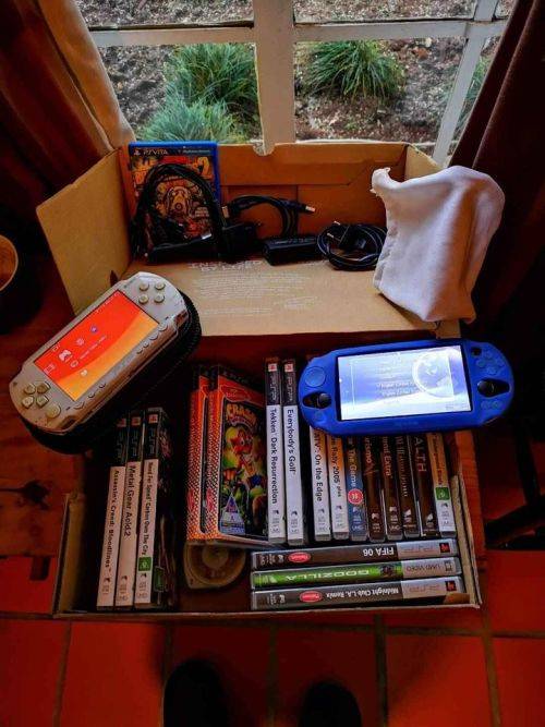 2x Sony PSP's (1000 and 3000 versions) 1x Sony PS Vita