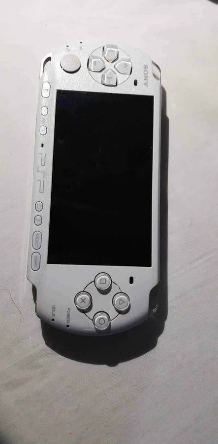 2x Sony PSP's (1000 and 3000 versions) 1x Sony PS Vita
