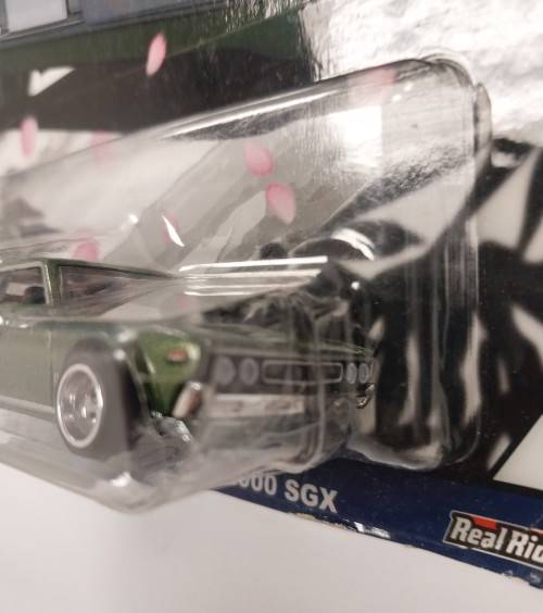 HOT WHEELS PREMUIM `JAPAN HISTORICS 2` NISSAN LAUREL 2000 SGX (DAMAGED CARD & BLISTER)