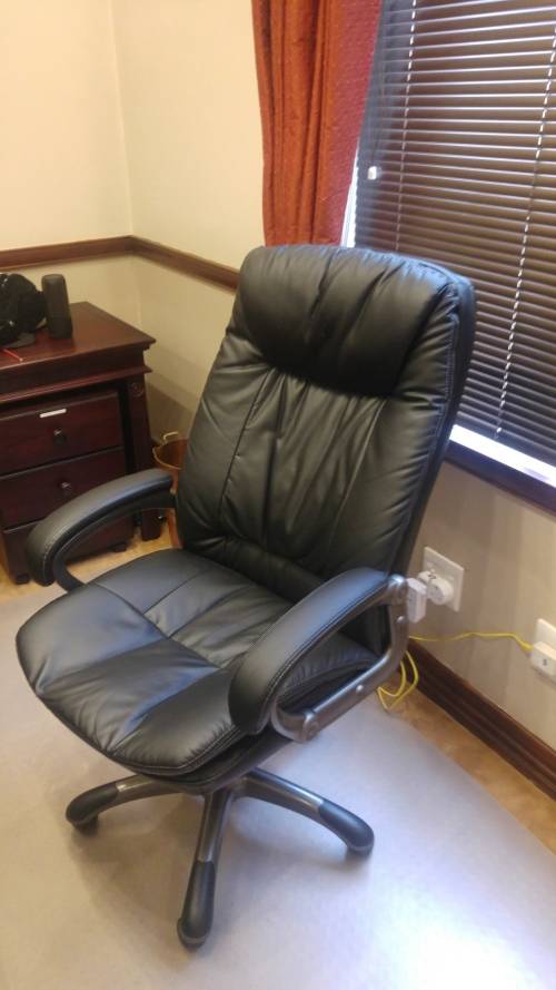 Luxurious Office Chair Leather - Black Like New - COLLECTIONS ONLY - IRENE PRETORIA