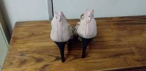 **R1199.00** Plum - Size 7 - Nude - GWS10074 - Made in Ireland - Season 12 -  Excellent Condition