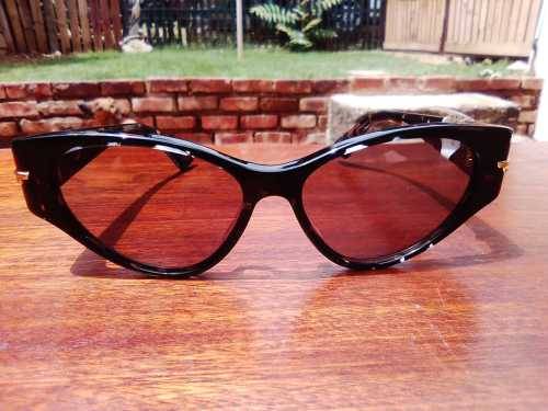 **R8150** Bottega Veneta BV1002S - Measurements Lens 55 - Bridge 16 - Temple Lenght 135 - Ladies
