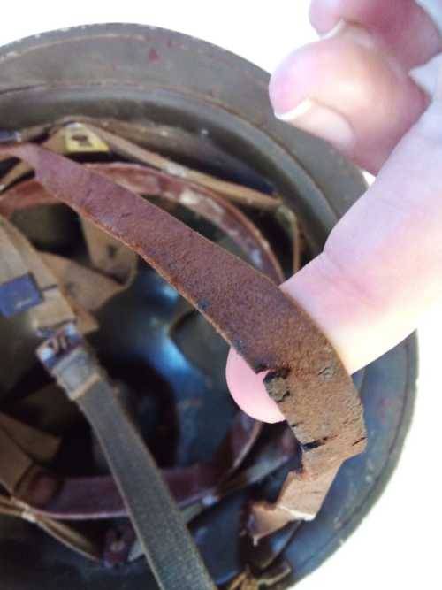 AN AMAZING VINTAGE SADF CJ FUCHS LTD (1966) GREEN `STAALDAK` HELMET WITH INNER LINING - AWESOME